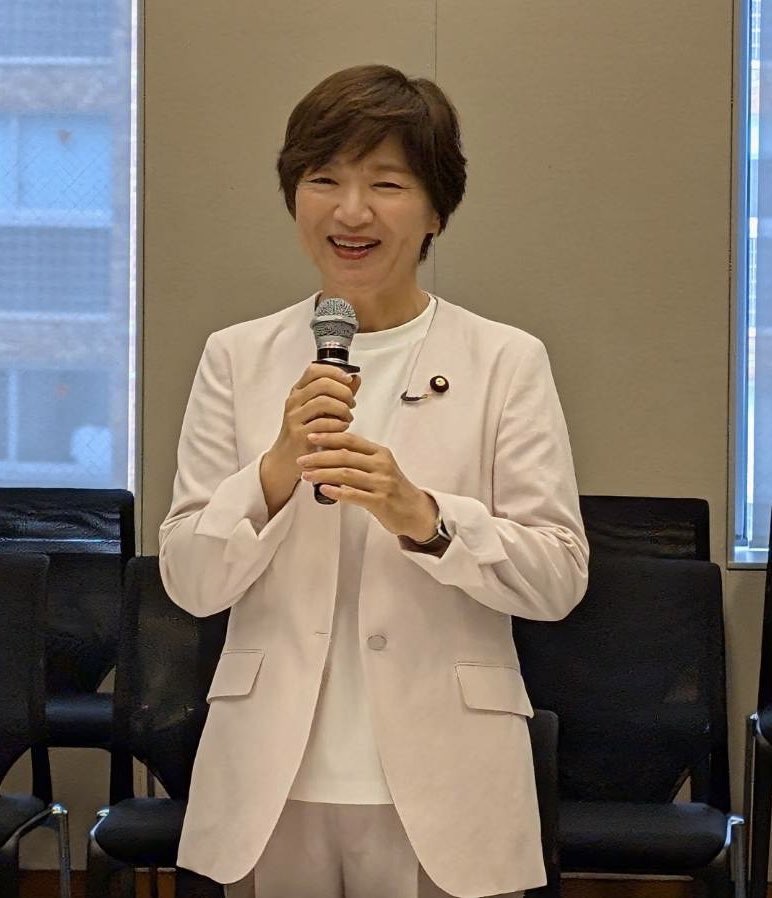 激動の臨時国会召集日。
初登院の白川容子さんを迎え
新団長・吉良よし子さんを先頭に
この７人。

ギュッと団結してがんばります❗️
