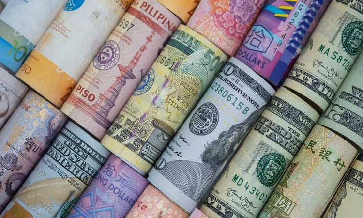 أسعار العملات اليوم الجمعة 1 أغسطس 2025 في البنوك 