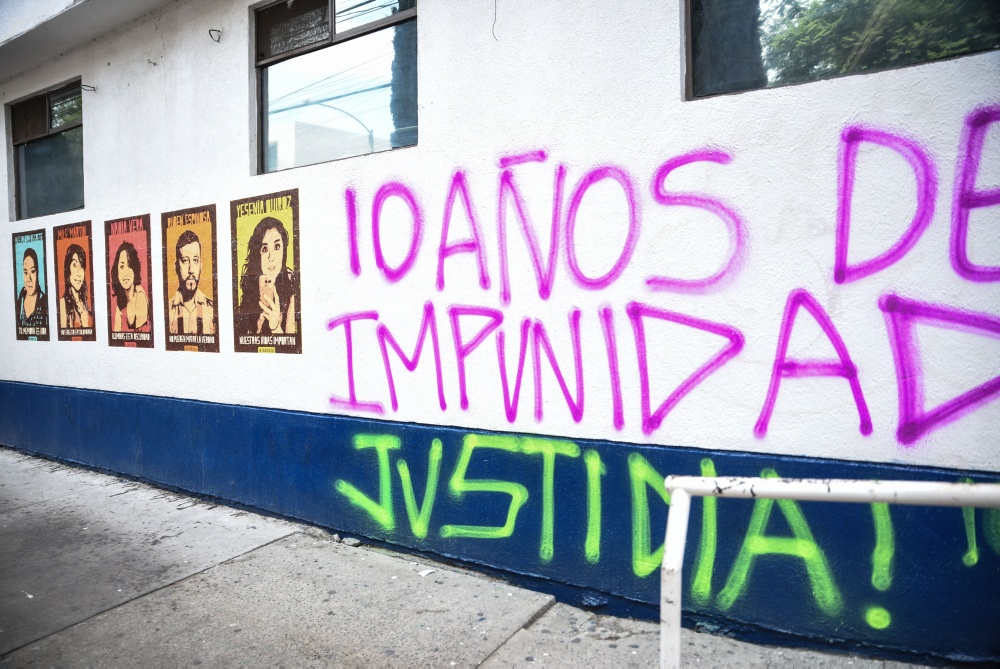 Periodistas Unidos (@periodistasu) on Twitter photo ¡10 años de impunidad! 💔 A una década del #MultihomicidioNarvarte, las omisiones de funcionarios públicos siguen obstaculizando la justicia, según el análisis de Alejandro Meléndez (<a href="/alexmelon/">Alejandro Meléndez @alexmelon.bsky.social</a>). ¡Un caso que clama por la verdad! #CasoNarvarte #Justicia #México #Impunidad
Más ¡10 años de impunidad! 💔 A una década del #MultihomicidioNarvarte, las omisiones de funcionarios públicos siguen obstaculizando la justicia, según el análisis de Alejandro Meléndez (<a href="/alexmelon/">Alejandro Meléndez @alexmelon.bsky.social</a>). ¡Un caso que clama por la verdad! #CasoNarvarte #Justicia #México #Impunidad
Más