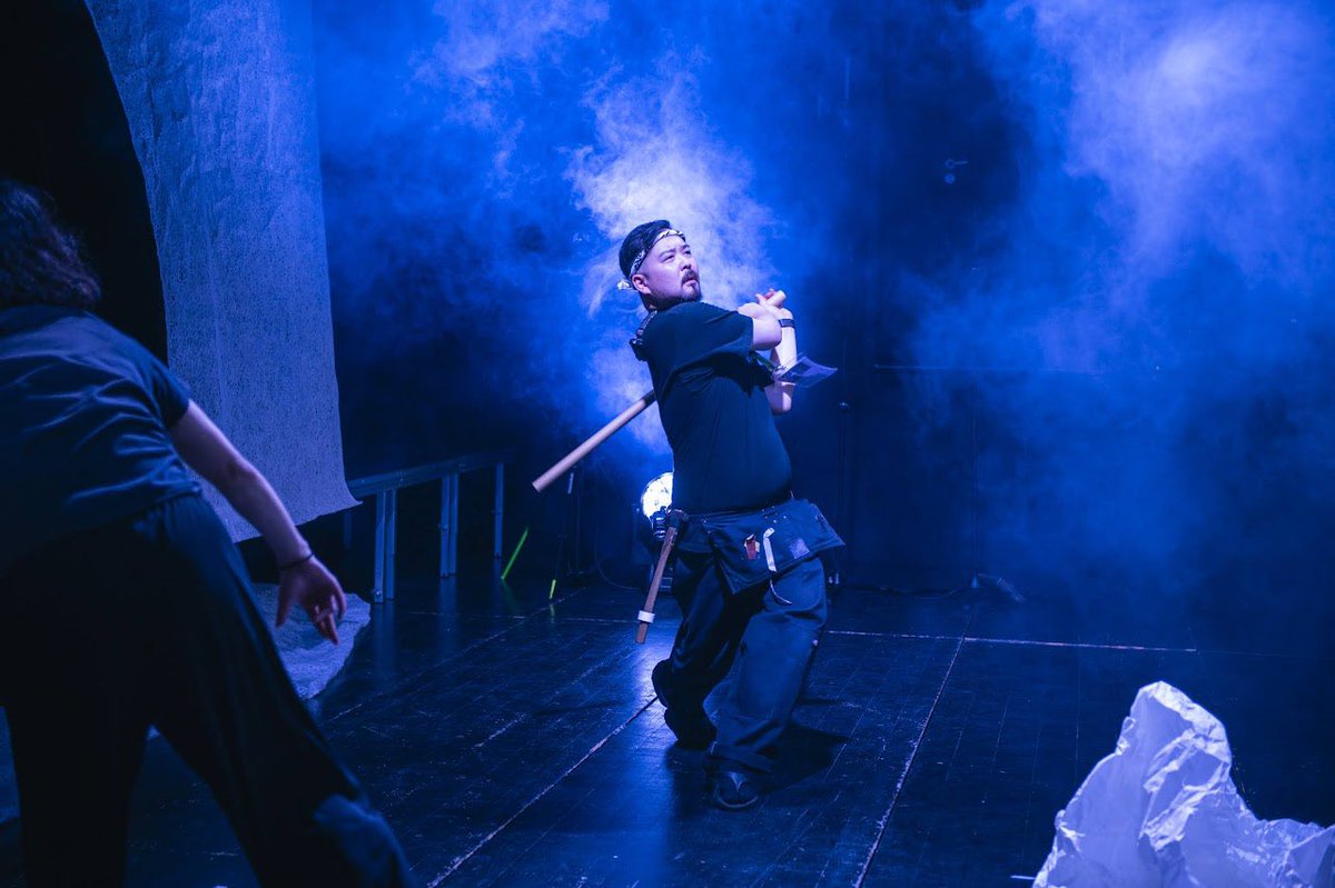 【舞台裏あるある】といえば"スタッフさんのかっこよさ"を撮るカメラマンさんもまたかっこいい。Photo by BUN
仕込みG.GARAGEメンバーもがんばりました。長旅の疲れもある中、この笑顔、スウィングが出るって、もう最強です。
そんなメンバーを見かねて、はせさんも手伝ってくださって→
#G3ポーランド