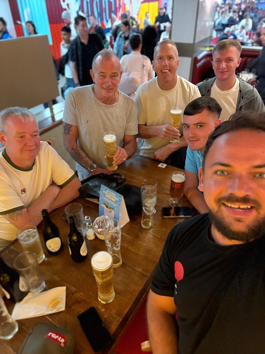Jack โ๐ด๓ ง๓ ข๓ ฅ๓ ฎ๓ ง๓ ฟ (@jackcwhufc24) on Twitter photo Benidorm again ole ole Benidorm again ole ole