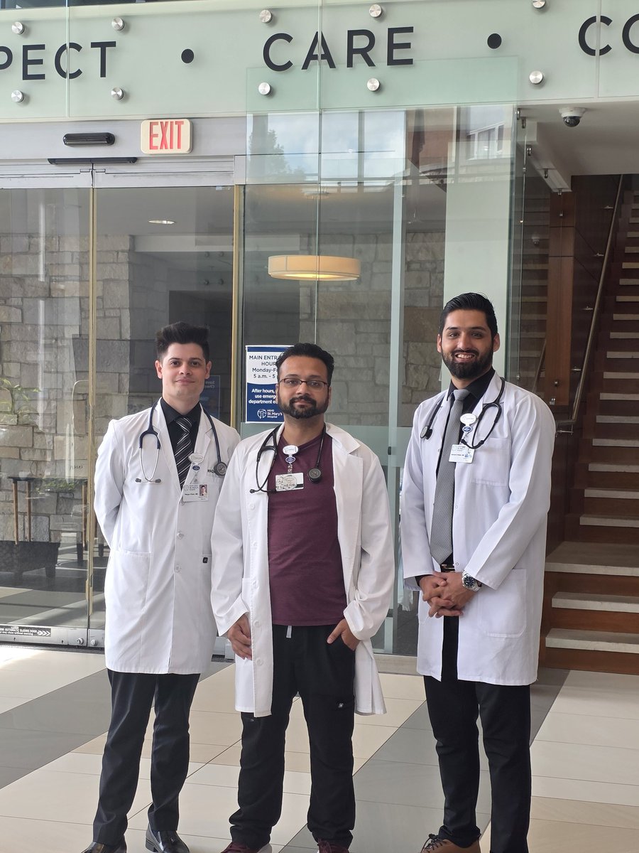 Arslaninayat's tweet photo. July month observers group turns out to be the unique one for me. I would call them students turn into friends. @waqar4816 @IttehadMulk excellent job. Great work ethic and professionalism. Patients loved them and wrote letter of appreciation to admin for them. A lesson that got refreshed for me is that dont judge a book by its cover. Give people opportunity and see how they grow in a favourable environment. The pickle ball court missed you guys, Good luck for the match 
#USCE #Match2026 #IMresidency #IMwithArslan #AIinMedicine