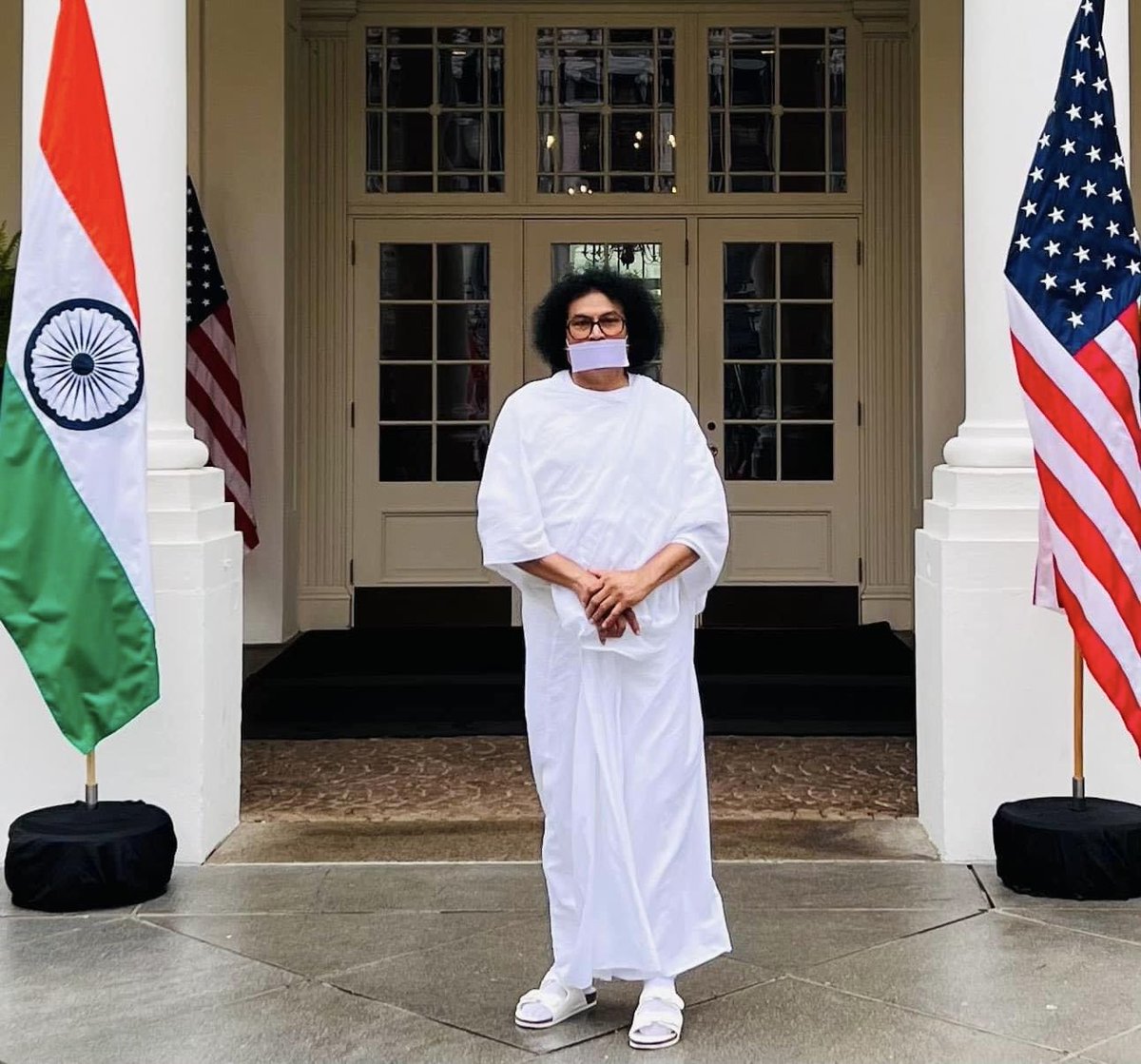 Acharya Lokesh Muni (@munilokesh) on Twitter photo рднрд╛рд░рдд рдПрдХ рдорд░реА рд╣реБрдИ рдЕрд░реНрдерд╡реНрдпрд╡рд╕реНрдерд╛ рд╣реИ рдмреЛрд▓рдХрд░ рдбреЛрдирд╛рд▓реНрдб рдЯреНрд░рдВрдк рдиреЗ рдЕрдкрдиреЗ рдмрдбрд╝рдмреЛрд▓реЗрдкрди рдХреЛ рдЙрдЬрд╛рдЧрд░ рдХрд┐рдпрд╛ рд╣реИред
рд╡рд┐рд╢реНрд╡ рдЬрд╛рдирддрд╛ рд╣реИ рднрд╛рд░рдд рдХреА рдЕрд░реНрдерд╡реНрдпрд╡рд╕реНрдерд╛ рддреЗрдЬреА рд╕реЗ рдЖрдЧреЗ рдмрдврд╝ рд░рд╣реА рд╣реИред
рд░рд╛рд╣реБрд▓ рдЧрд╛рдВрдзреА рдЬреА рдХреЛ рдЯреНрд░рдВрдк рдХреЗ рдмрдпрд╛рди рдкрд░ рдЦреБрд╢ рдирд╣реАрдВ рд╣реЛрдирд╛ рдЪрд╛рд╣рд┐рдП рдмрд▓реНрдХрд┐ рджреЛрдиреЛрдВ рдиреЗрддрд╛рдУрдВ рдХреЛ рдЕрдкрдирд╛ рдмрдпрд╛рди рд╡рд╛рдкрд╕ рд▓реЗрдирд╛ рдЪрд╛рд╣рд┐рдПред
рдлрд╛рдЗрд▓ рдлреЛрдЯреЛ рд╡реНрд╣рд╛рдЗрдЯ рд╣рд╛рдЙрд╕ рднрд╛рд░рдд рдПрдХ рдорд░реА рд╣реБрдИ рдЕрд░реНрдерд╡реНрдпрд╡рд╕реНрдерд╛ рд╣реИ рдмреЛрд▓рдХрд░ рдбреЛрдирд╛рд▓реНрдб рдЯреНрд░рдВрдк рдиреЗ рдЕрдкрдиреЗ рдмрдбрд╝рдмреЛрд▓реЗрдкрди рдХреЛ рдЙрдЬрд╛рдЧрд░ рдХрд┐рдпрд╛ рд╣реИред
рд╡рд┐рд╢реНрд╡ рдЬрд╛рдирддрд╛ рд╣реИ рднрд╛рд░рдд рдХреА рдЕрд░реНрдерд╡реНрдпрд╡рд╕реНрдерд╛ рддреЗрдЬреА рд╕реЗ рдЖрдЧреЗ рдмрдврд╝ рд░рд╣реА рд╣реИред
рд░рд╛рд╣реБрд▓ рдЧрд╛рдВрдзреА рдЬреА рдХреЛ рдЯреНрд░рдВрдк рдХреЗ рдмрдпрд╛рди рдкрд░ рдЦреБрд╢ рдирд╣реАрдВ рд╣реЛрдирд╛ рдЪрд╛рд╣рд┐рдП рдмрд▓реНрдХрд┐ рджреЛрдиреЛрдВ рдиреЗрддрд╛рдУрдВ рдХреЛ рдЕрдкрдирд╛ рдмрдпрд╛рди рд╡рд╛рдкрд╕ рд▓реЗрдирд╛ рдЪрд╛рд╣рд┐рдПред
рдлрд╛рдЗрд▓ рдлреЛрдЯреЛ рд╡реНрд╣рд╛рдЗрдЯ рд╣рд╛рдЙрд╕