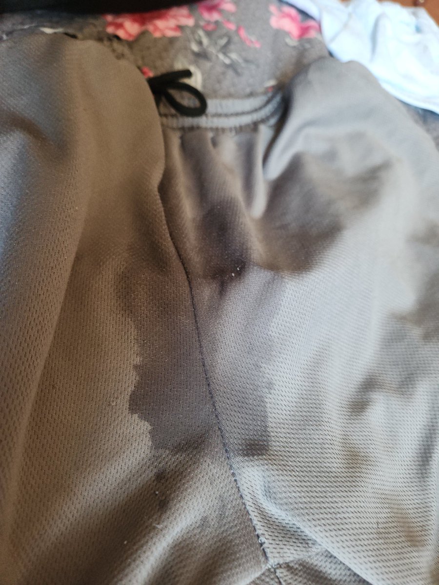 낮잠자다가 몽정터지는 대참사가 일어남