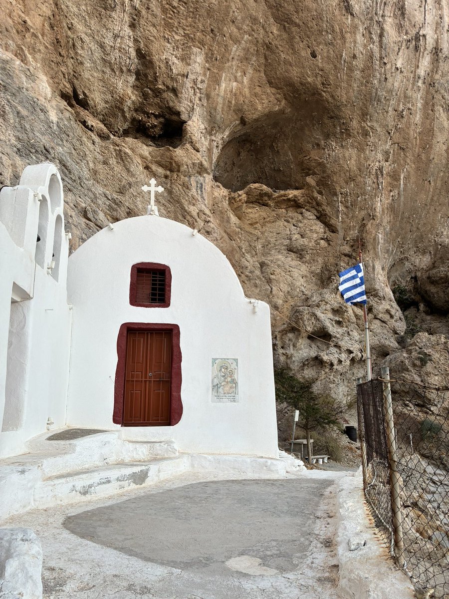 Panagia Katefiani (Perissa). 🇬🇷❤️