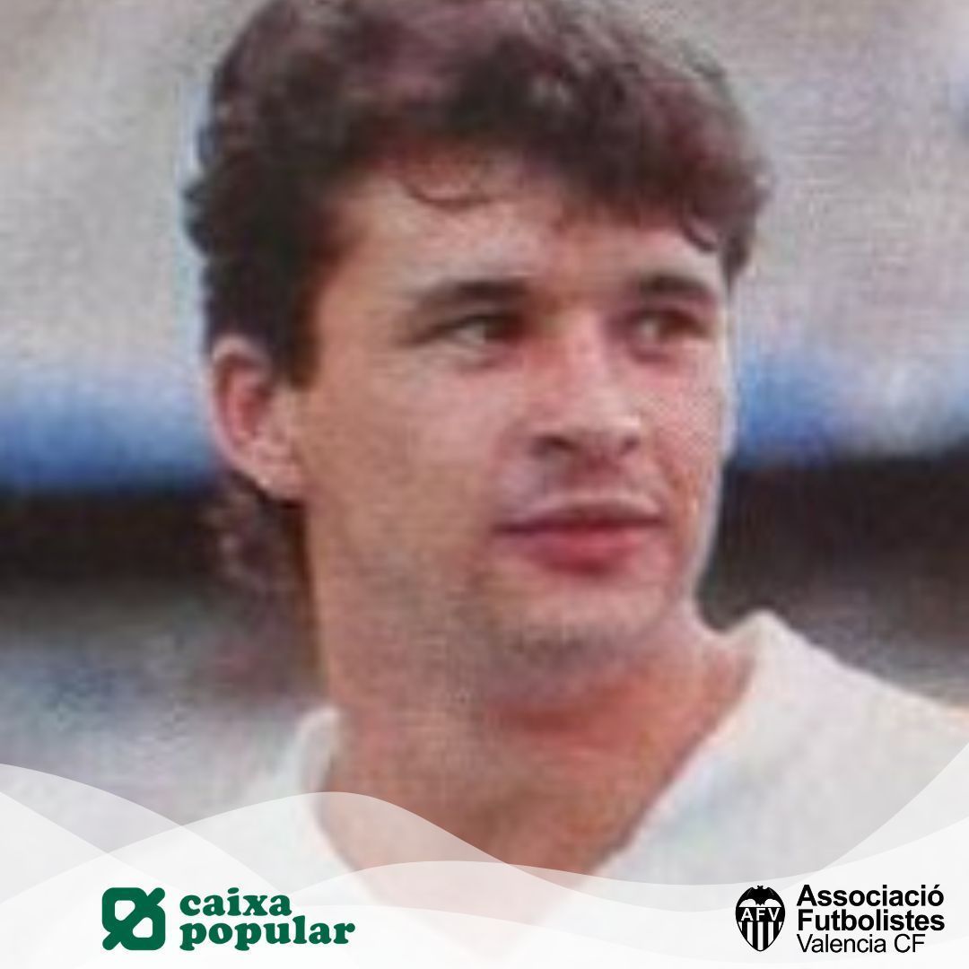 Comenzamos el día recordando y felicitando con cariño a Pedro Alcañiz (1965), que jugó durante tres temporadas en nuestro equipo. 🦇🎂⚪⚫ #muchasfelicidades #amunt #futbolistasvcf #llegendesdelsentiment
