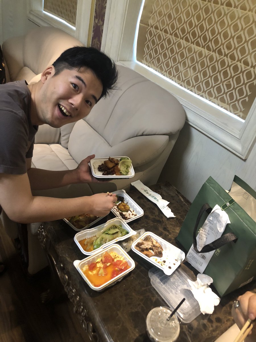 北京２日目。

本日からのメインパーティの会場は絢爛豪華なデカい社交場。

今からリハして夜のパーティーに備えます。