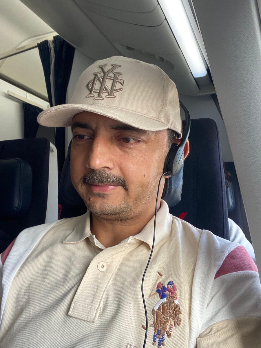pathania_rs's tweet image. In-flight thoughts, grounded in peace. ✈️🧢

#TravelVibes #InFlightMode #PeacefulJourney