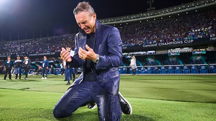 WilliamsD3y's tweet photo. Todavía duele el día que te fuiste. Regresa, @CruzAzul te necesita más a ti que tú a ellos. #FueraLarcamon https://t.co/Kw8CchsKmN