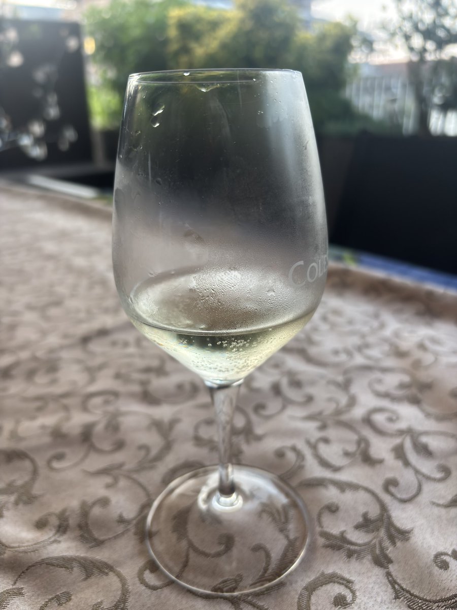 il 1° agosto è tradizione bere un bicchiere di vino bianco a digiuno, appena svegli. Questa usanza, detta anche "Do dei de vin bianco a digiuno", si dice che protegga dalle malattie e dal morso dei serpenti, in particolare dalla "febbre d'estate"
#siamoveneti #prosecco #veneto