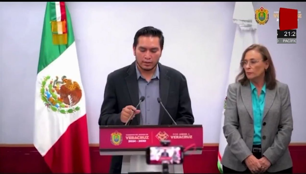 🚨VERGÜENZA EN VERACRUZ

Rocío Nahle presentó al falso médico legista José Eduardo Márquez, quien supuestamente realizó la autopsia de la maestra Irma Hernández, para reforzar la versión de que murió por un infarto.

▶️ El falso médico legista nunca hizo la autopsia 
🔴 Crece el