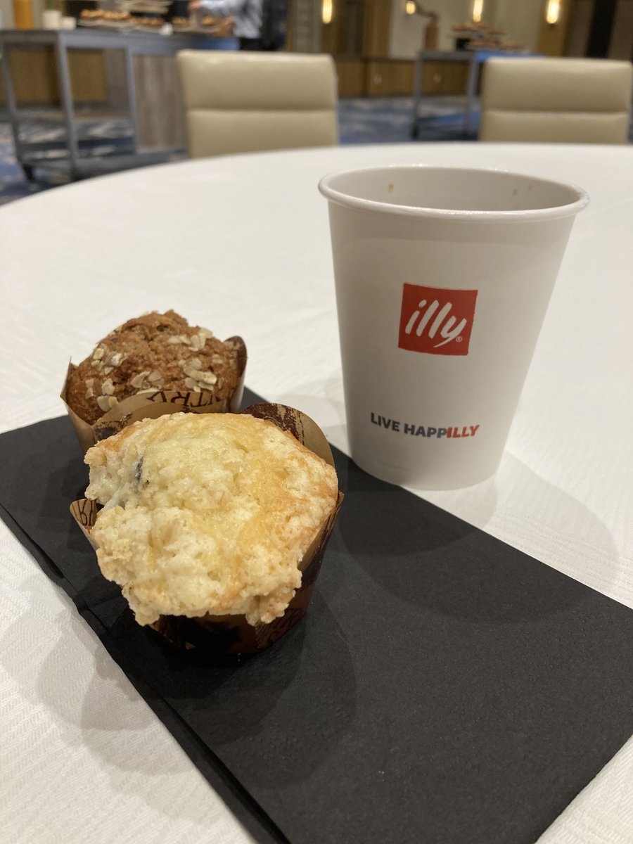 SHIN4NY_'s tweet image. ✨AHFE2025の主食はこちら！

マフィンとコーヒーで乗り切ってます😄☕️🧁

とりあえず糖分あればなんとかなる！🔥

#tech担当その0 #マフィン #コーヒー