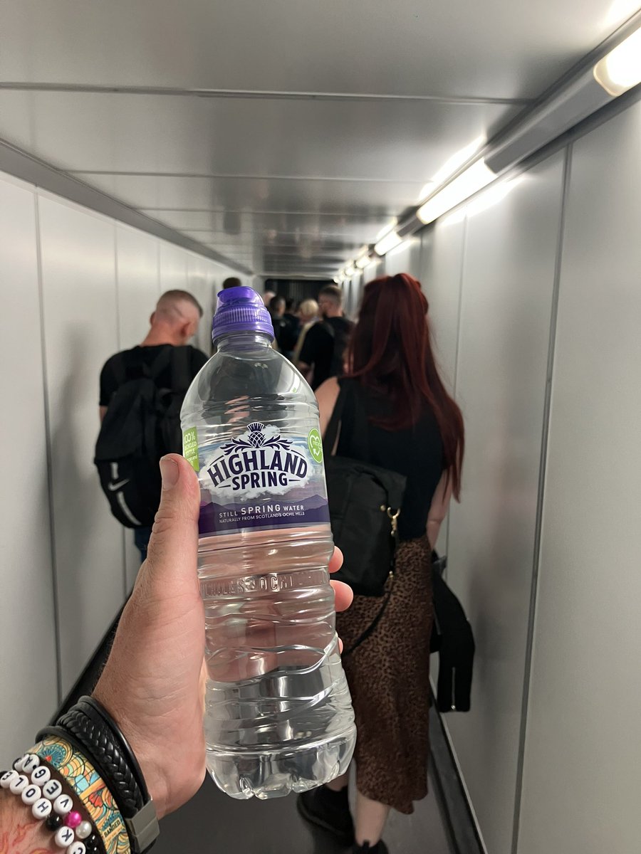 mozi78's tweet photo. No airport pint cause numpty me booked the wife under the wrong name! Anyway flight mode activated! See you in 4 days! #amsterdamage https://t.co/S85U6Qrimb