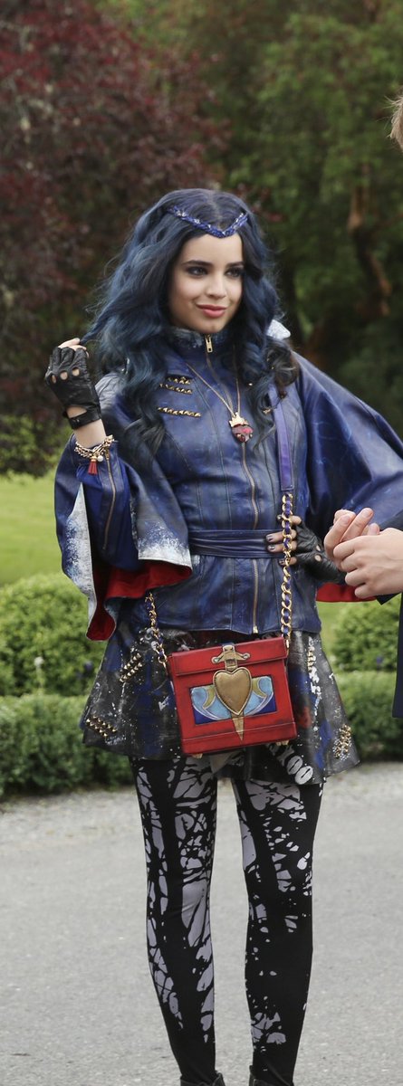JonnyLeTran5's tweet image. Sofia Carson as Evie in Descendants 😍 #SofiaCarson #Evie #Descendants #beautiful