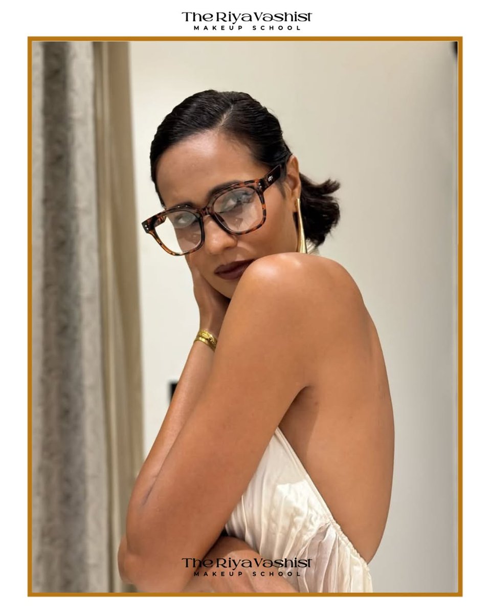 rvmua's tweet image. Flawless looks. Real reviews.

At 𝗧𝗛𝗘 𝗥𝗜𝗬𝗔 𝗩𝗔𝗦𝗛𝗜𝗦𝗛𝗧, we blend artistry with professionalism in every makeup session.

Fashion-forward styling + 5-star client feedback = our everyday standard.

#fashionmakeup #clientreviews #theriyavashistmakeupschool #riyayvashist