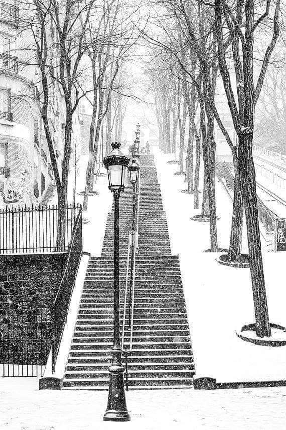 Snowy day in Montmartre, Paris