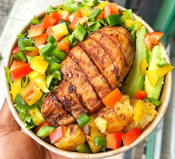 DaisyObialor's tweet photo. Grilled chicken salad is available for pickup and delivery,  call 08030798159 or visit Shop E164, Road 2, Ikota shopping complex https://t.co/bEPkDkFcIa