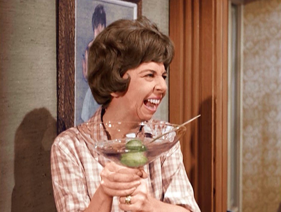 TimeLordDrew61's tweet photo. Watching the great Alice Pearce, Best remembered for playing Gladys Kravitz in Bewitched, She sadly passed away from cancer at the age of 48. She was awarded the Emmy for Outstanding Supporting Actress in a Comedy. #AlicePearce #Bewitched https://t.co/WNv5Y742T3