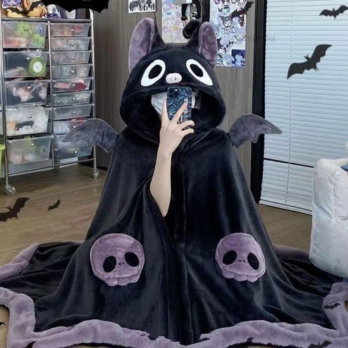 An item on my Throne wishlist just got fully funded: Fuzzy Halloween Baby Bat Sweater Cape by DDLG Playground. Thank you! throne.com/glitchymimik #Wishlist #Throne