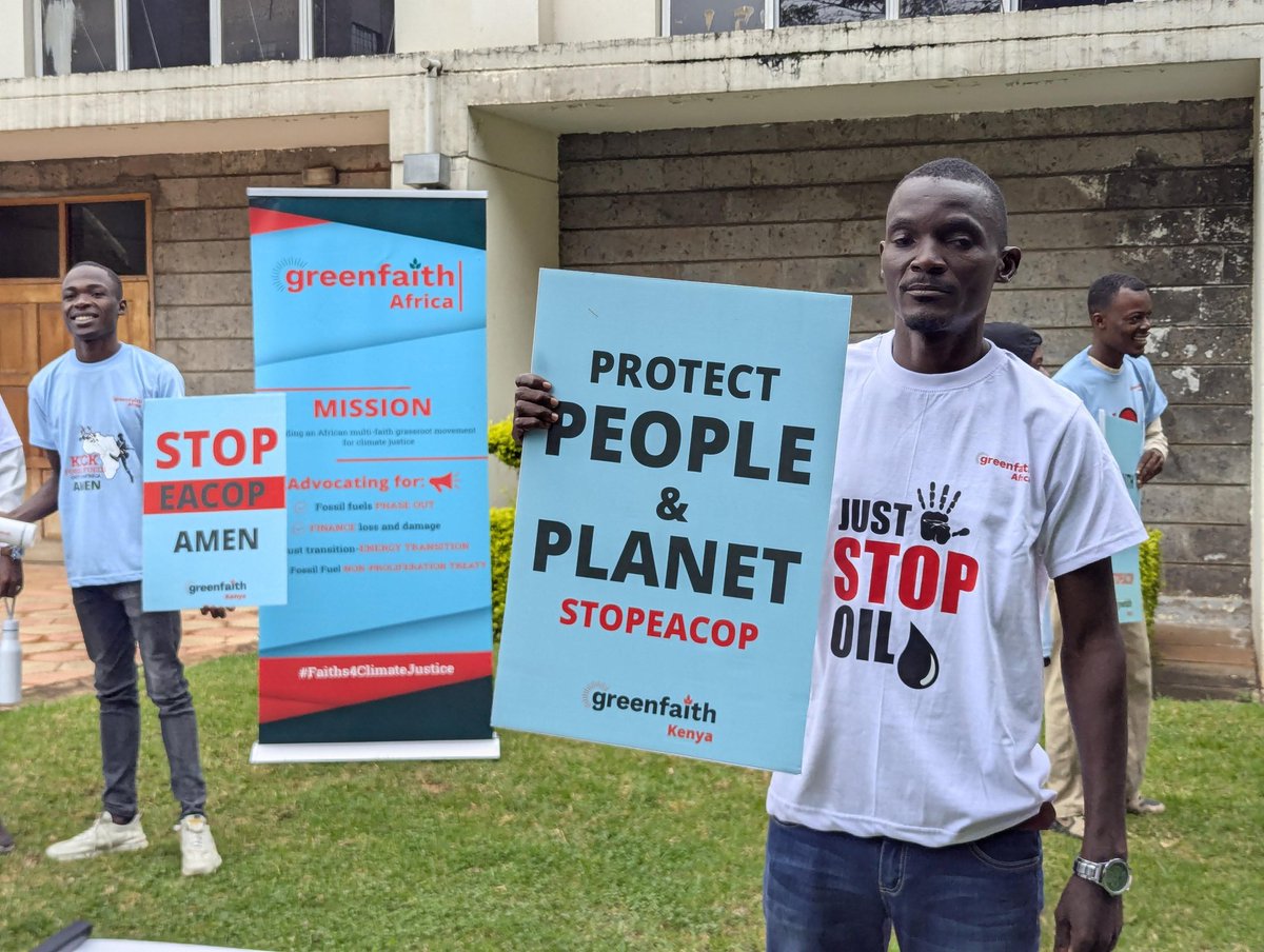 GreenFaith Tanzania (@greenfaithtz) on Twitter photo Mama mmoja wa Ogoni alilia:
"Tulilima na kula hapa. Sasa hata hatuwezi kunywa maji haya."
Sauti yake inasikika hadi huku ......
Je, sisi tutarudia historia ya machozi?
📖 Methali 14:31
"Amnyanyasaye maskini humkashifu Muumba wake..."
⛔ Sio maendeleo, ni maangamizi.
#StopEACOP Mama mmoja wa Ogoni alilia:
"Tulilima na kula hapa. Sasa hata hatuwezi kunywa maji haya."
Sauti yake inasikika hadi huku ......
Je, sisi tutarudia historia ya machozi?
📖 Methali 14:31
"Amnyanyasaye maskini humkashifu Muumba wake..."
⛔ Sio maendeleo, ni maangamizi.
#StopEACOP
