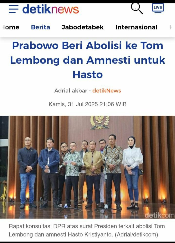 Pemberian hadiah politik tidak GRATIS.
Dapat dukungan PDIP d kaum kanan ekstrem.
100% dukung Prabowo 
Apa TARGET POLITIKNYA kedepan
Kembali ke era orde baru dengan 
sistem politiknya d cara politiknya.
Lucunya 
Didukung  orang yg dulu ikut reformasi 98.
TRAGIS 😂