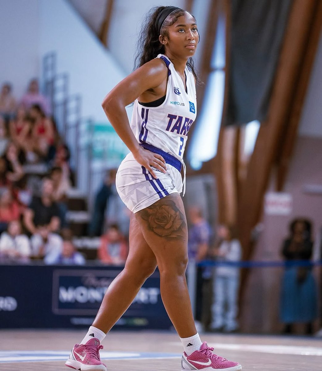 Top 10 Most Beautiful Basketball Players (Current &amp; Recent Era)

1. Skylar Diggins-Smith 🇺🇸
