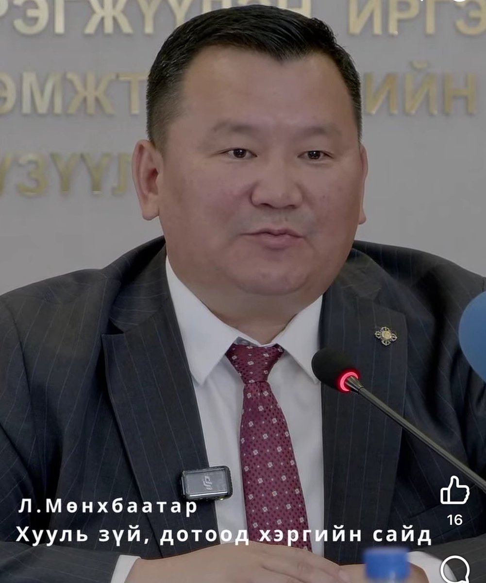 🔴ТҮЦ эрхэлж, халамж горьдолгүй амьдарлаа болгоод явдаг иргэнийхээ гарыг хуга мушгисан байх юм Монголын 6 цагдаа! Яаж байгаа юм?! Цагдаа иргэнээ хамгаалах ёстой болохоос иргэндээ халдах ёсгүй бишүү?! Мөнхбаатар сайдаа!