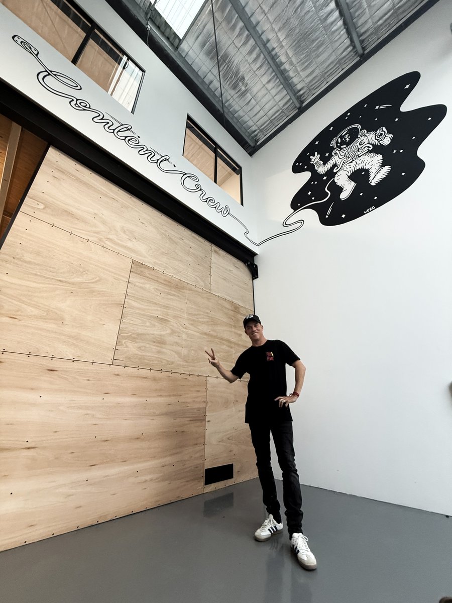 Ground control to Major Tom. Had fun growing my legs and painting this mural last week. ;)