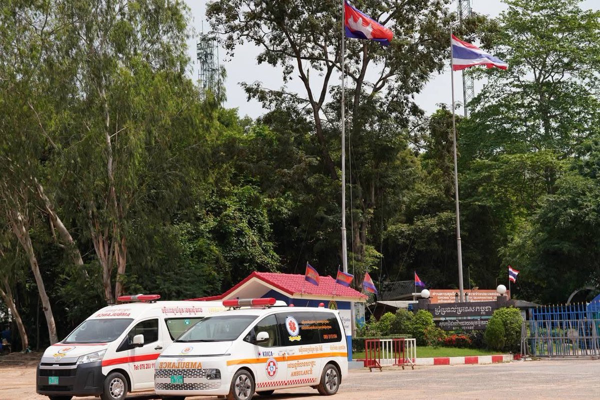 Two Cambodian soldiers, among 20 detained by Thai forces since July 29, were returned through the O’Smach border crossing. Cambodia is actively urging Thailand to release the remaining detainees. AKP