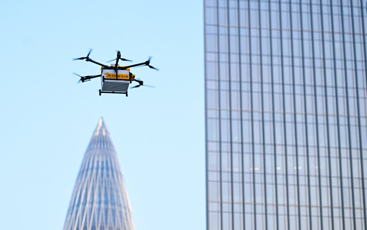 ChinaScience's tweet photo. South China's Shenzhen plans to establish 1,200+ takeoff &amp; landing sites for low-altitude flights and launch 1,000+ commercial routes for passenger and cargo services by end-2026, offering in-city low-altitude express delivery within 2 hrs for 70%+ of residents: local authority https://t.co/FczEoYQmAY
