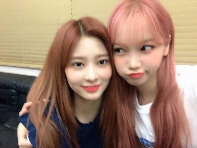 2kimhourly's tweet photo. happy birthday kim chaewon 🩷 https://t.co/CdxiIMRdxR