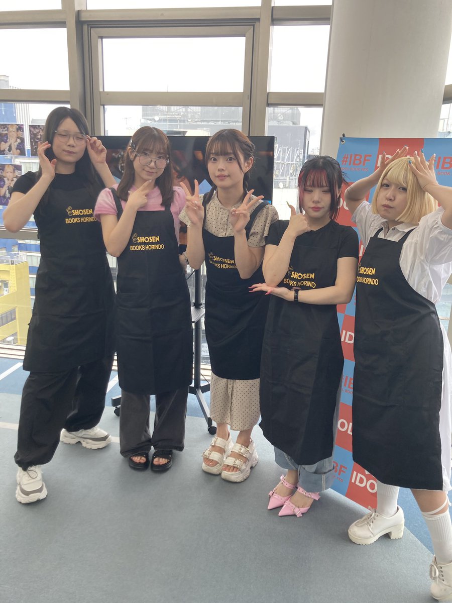 idolvillage's tweet image. #IBF in書泉ブックタワー。ただいま、IQ99さんのサイン会、開催中です！