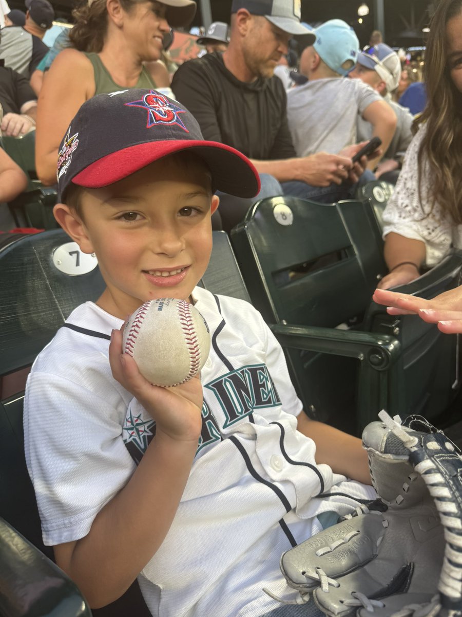 bPardini (@bpardini10) on Twitter photo <a href="/Kevin_Martinez/">Kevin Martinez</a> <a href="/JRODshow44/">Julio Rodriguez🇩🇴🦁</a> made his 6th bday out of this world, tossed this to us going into the bottom on the 6th. <a href="/Kevin_Martinez/">Kevin Martinez</a> <a href="/JRODshow44/">Julio Rodriguez🇩🇴🦁</a> made his 6th bday out of this world, tossed this to us going into the bottom on the 6th.