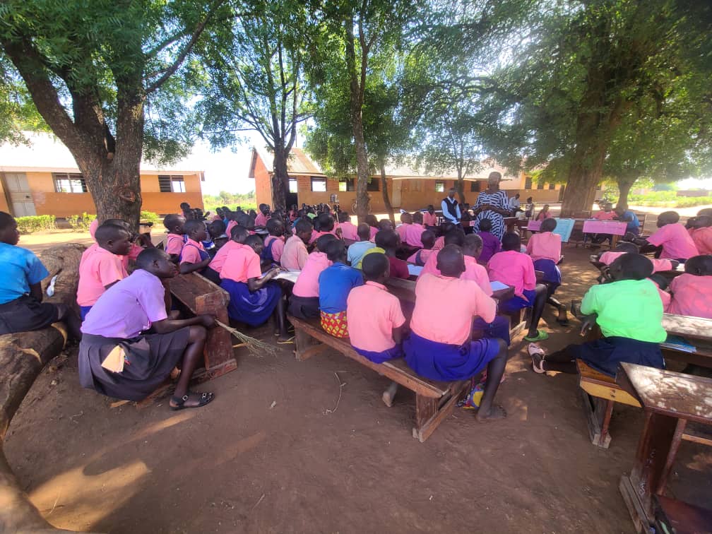 Young voices, loud and clear! Kolokolo Primary School debate highlights the need to end child marriage.

 Let's work together to create a world where every girl can thrive! #ChildMarriageIsNotTheFuture #GirlsDeserveEducation
<a href="/mundocooperante/">Mundo Cooperante</a> <a href="/GirlsFirstFund/">Girls First Fund</a>