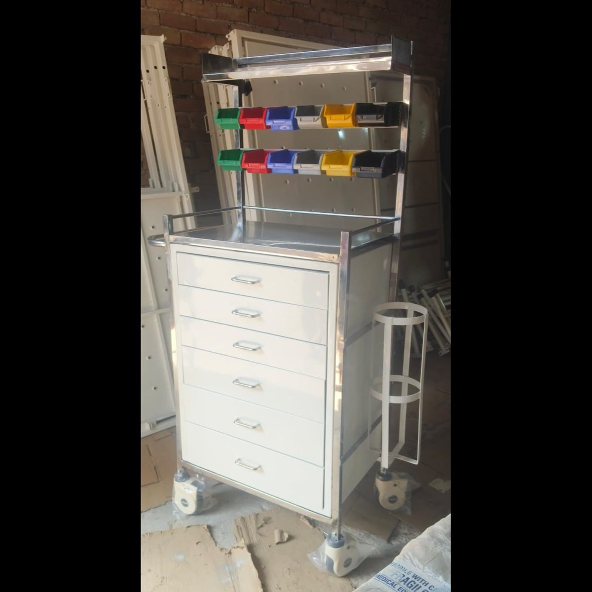 Crash Cart Trolley S.S  Multidrawer M.S  GM 7081B

Frame &amp; Material: ..For more info visit...hospitalfurnitureindia.co.in/latest-update/…