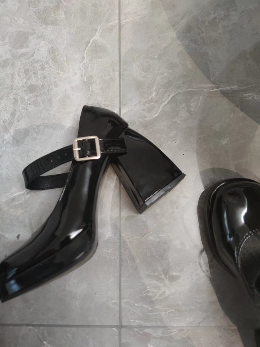 #女s #男m #贱狗 #贱狗舔脚 #调教
抽一只小狗奖励这双lo鞋
【关注+转发】
线下tj贱狗狗，祖宗ip福建
