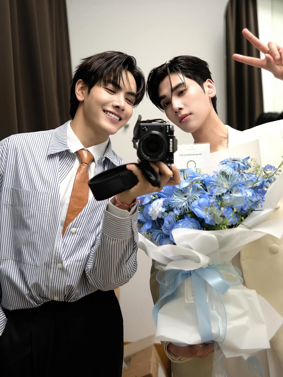 SyggDunk's tweet photo. Terimakasih sudah membuat dungjangs bahagia
Thanks joongdunk for everything
grateful to have known you🤍🤍🤍

#ITSSKINxDunk 
#ITSSKIN_Presenter_Dunk 
#ITSSKINGrandNewPresenter 
#JoongAchen #dunknatachai #joongdunk #หัวหินทัก https://t.co/MtjvZr9sat