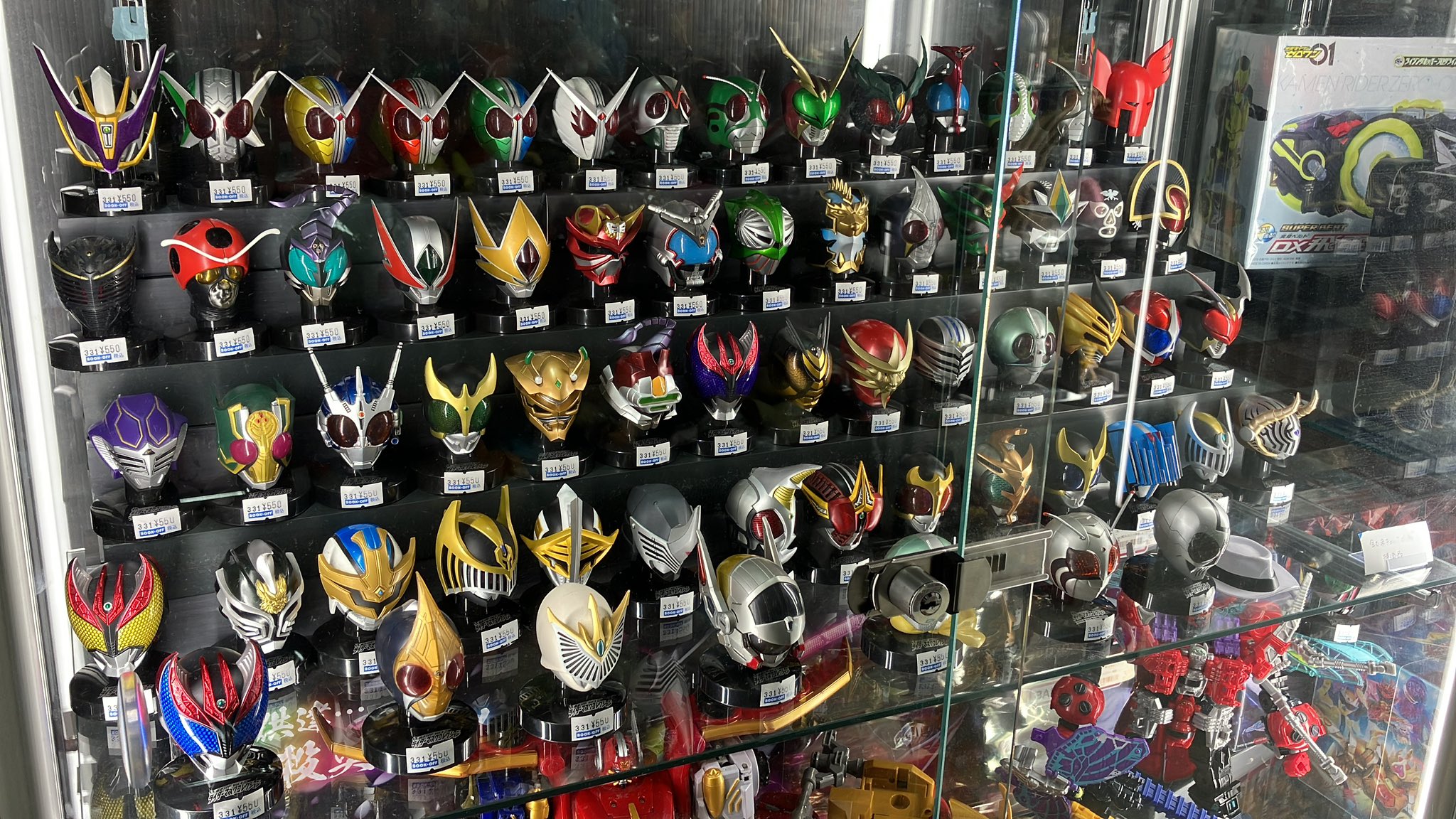 仮面ライダーマスクコレクション　ショーケース付き ブックオフ名古屋ヤマナカ新中島店@ホビー on X: 