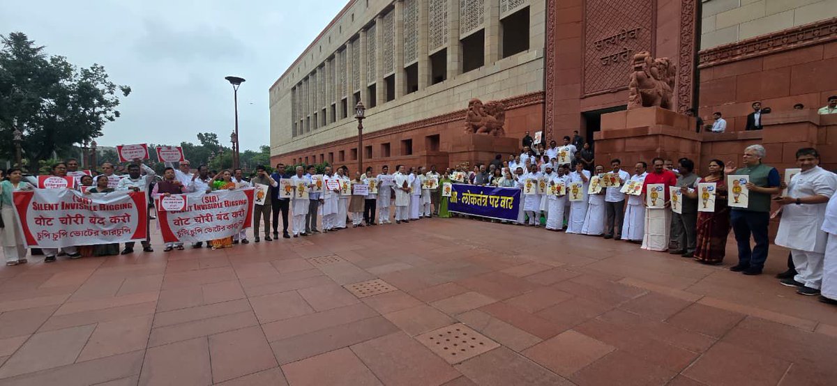 Protesting against unjust SIR and demanding justice and transparency in Bihar.

📍 Delhi
