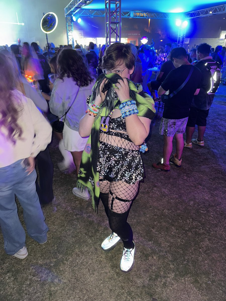 ObviousU's tweet image. Damn his fries really blocked the photo lol🍟🍑