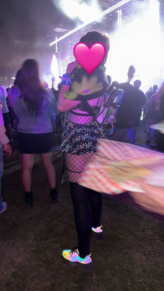 ObviousU's tweet image. Damn his fries really blocked the photo lol🍟🍑