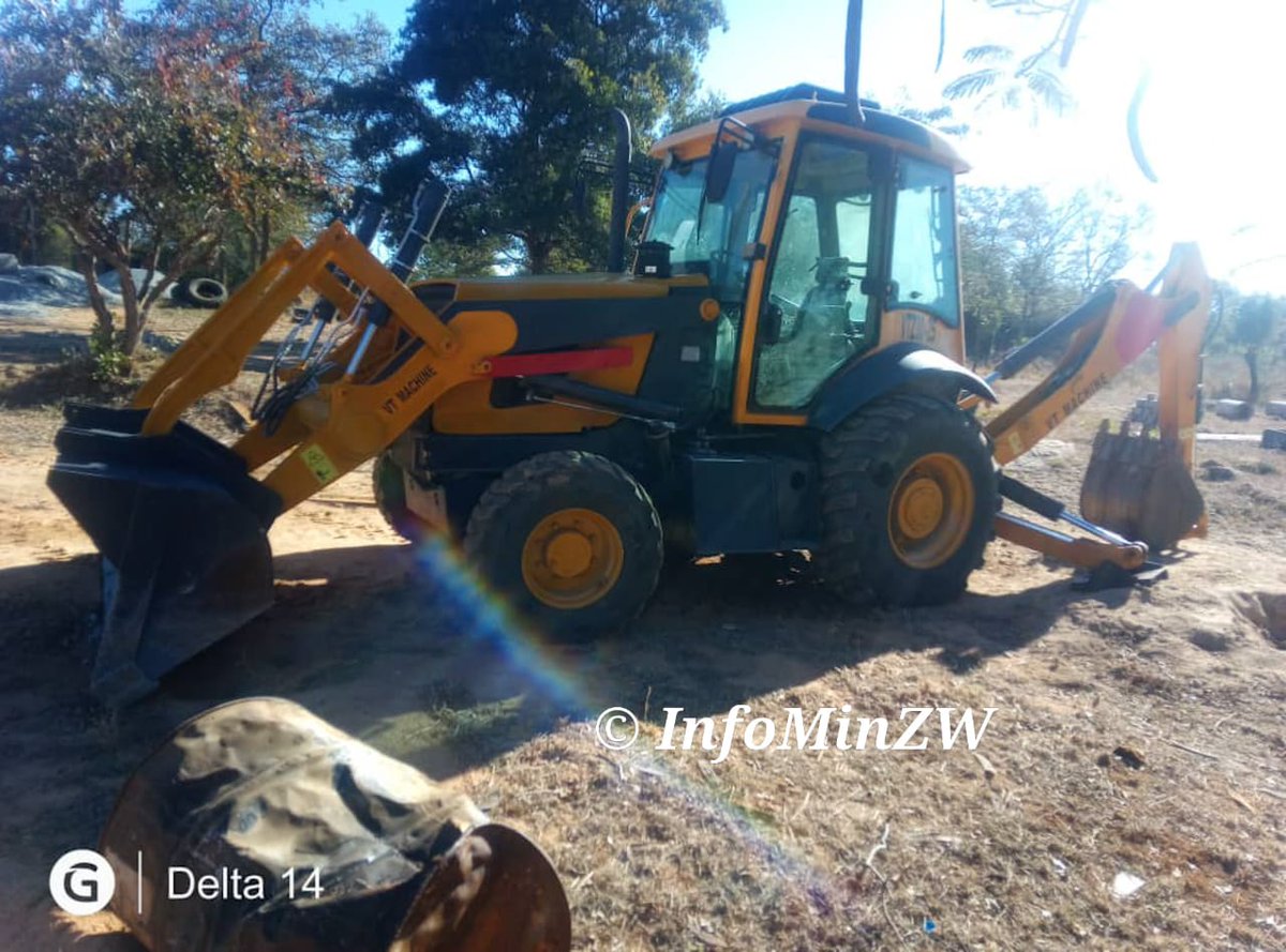 InfoMinZW's tweet image. Chivi Rural District Council (RDC), has acquired a tipper, front-end loader & Toyota GD6 twin cab using #devolution funds. The vehicles will be used for road maintenance operations. Chivi North, South & Central constituencies now have a dedicated grader each to rehabilitate roads