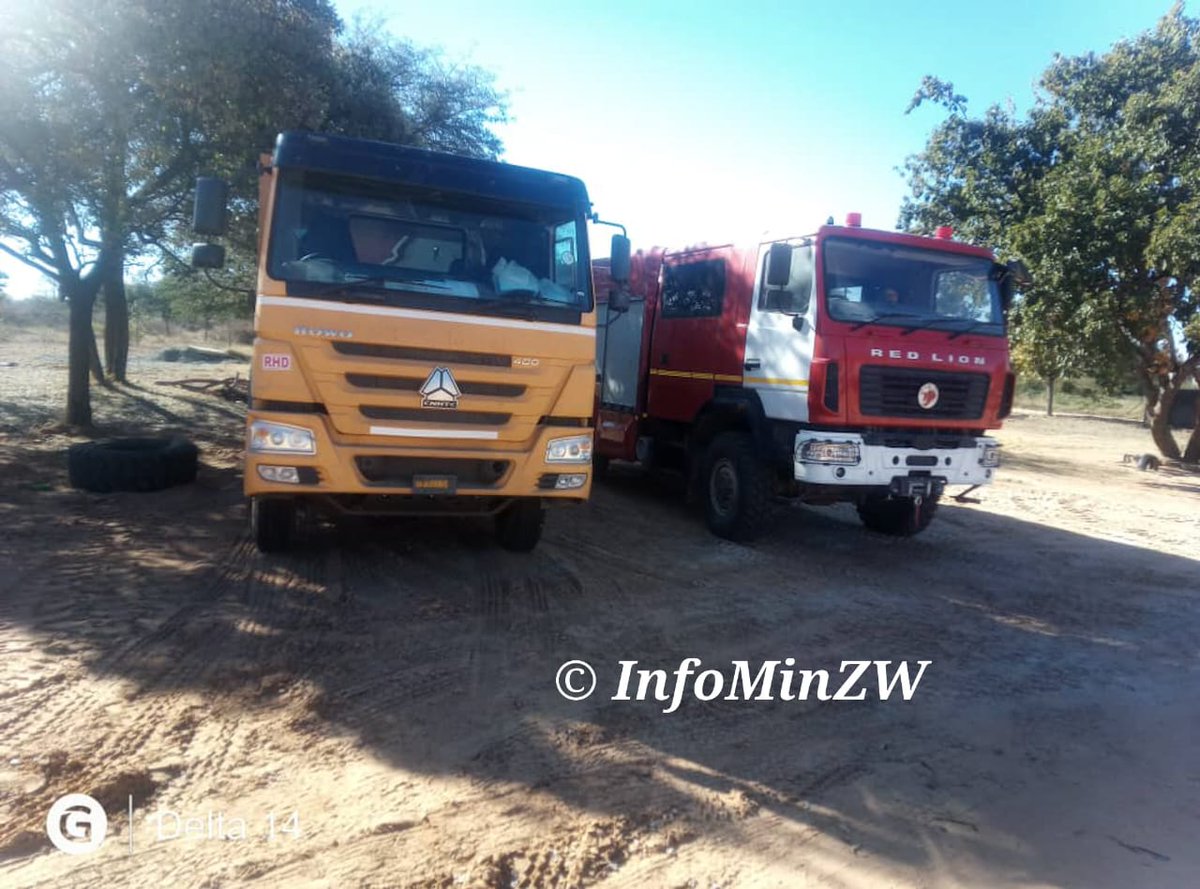 InfoMinZW's tweet image. Chivi Rural District Council (RDC), has acquired a tipper, front-end loader & Toyota GD6 twin cab using #devolution funds. The vehicles will be used for road maintenance operations. Chivi North, South & Central constituencies now have a dedicated grader each to rehabilitate roads