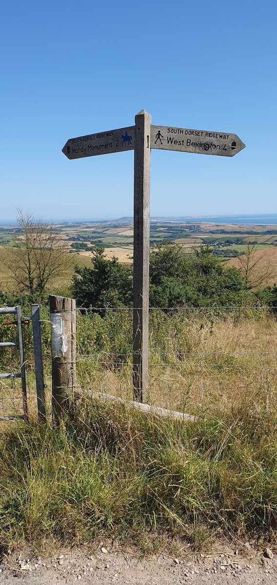 A #fingerpostfriday with a great view on the South Dorset Ridgeway #Dorset
