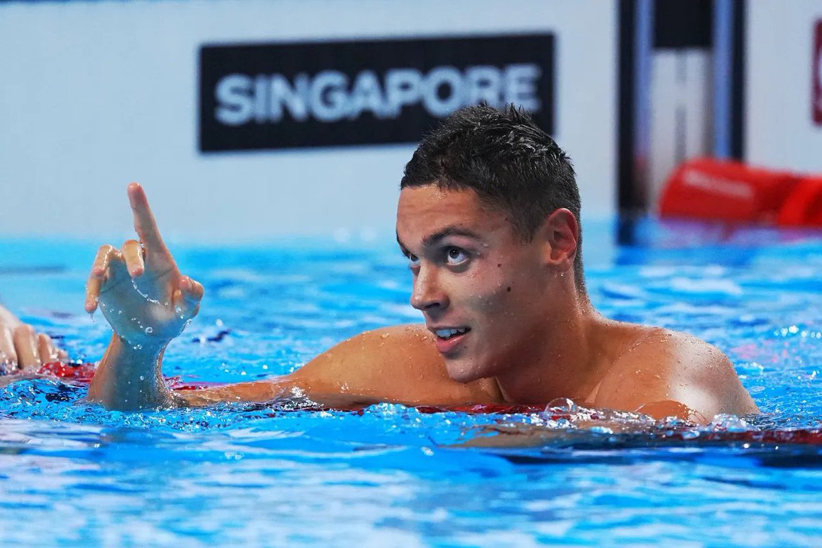 Faptul că susținătorii AUR și ai lui Călin Georgescu îl denigrează constant pe David Popovici spune totul despre ce înțeleg ei prin democrație-nimic. În mintea lor, dacă nu ești de partea lor, trebuie distrus. Simplul fapt că un tânăr excepțional își exprimă liber opțiunile