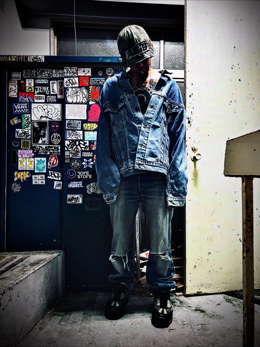 FREEDOMNoGood's tweet photo. #今日のアラキ服 
#店内スタイリング 
DENIM on DENIM.
いつも通り好きな物を自分らしく。

【 #ネオ大阪帝国 #通天覚醒 #超変 #アラキ 】

SPECIAL.

#デカ履き 

#HighDamageStyle 

👁🧠🧠👁
伝説、続く。
解CHANCE放

【 #theKIDアラキ 】 
【アメ村 #ショウザンビル 】 https://t.co/KxjJck70sn