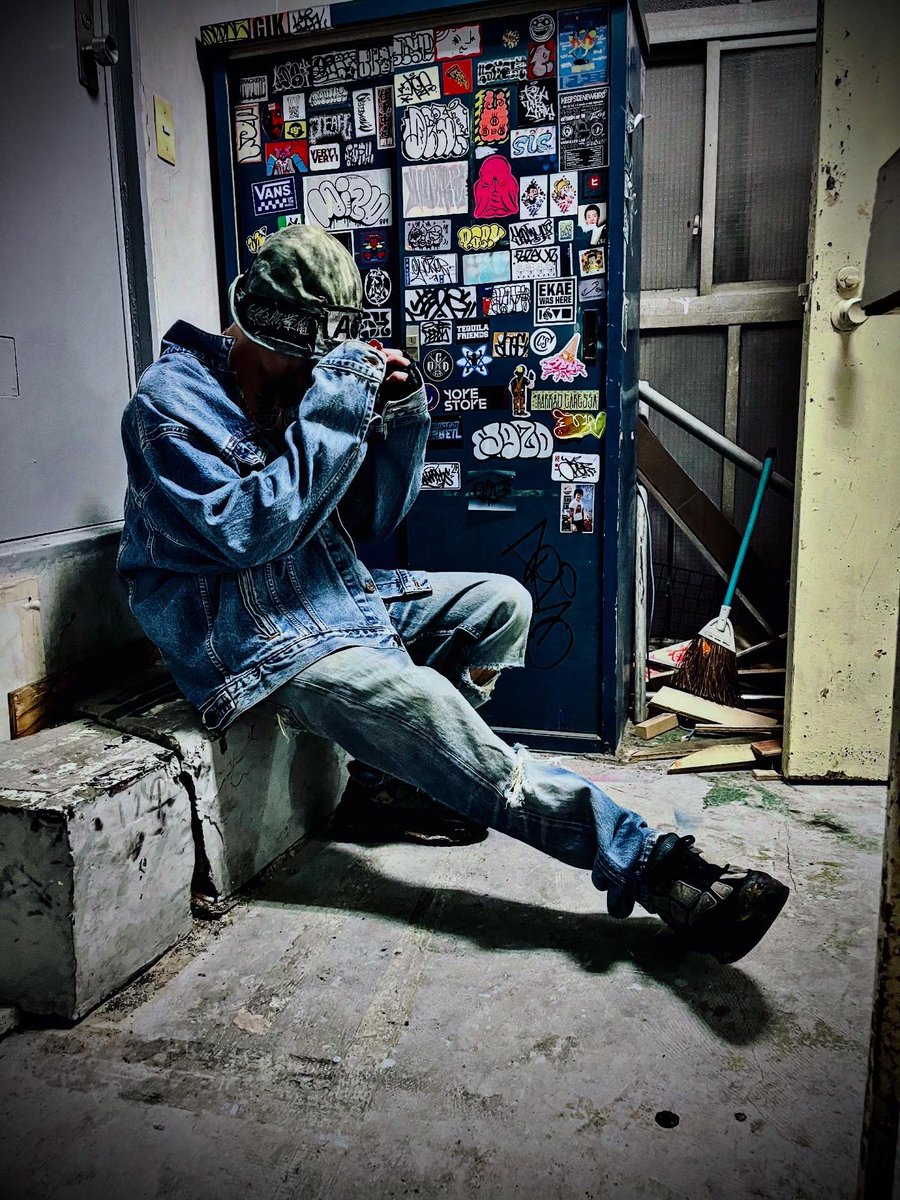 FREEDOMNoGood's tweet photo. #今日のアラキ服 
#店内スタイリング 
DENIM on DENIM.
いつも通り好きな物を自分らしく。

【 #ネオ大阪帝国 #通天覚醒 #超変 #アラキ 】

SPECIAL.

#デカ履き 

#HighDamageStyle 

👁🧠🧠👁
伝説、続く。
解CHANCE放

【 #theKIDアラキ 】 
【アメ村 #ショウザンビル 】 https://t.co/KxjJck70sn