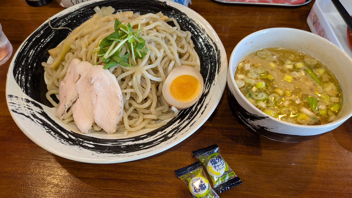 masahi101's tweet photo. 遅めのランチ
こんなに暑い日は
つけ麺が最高👍
 #麺やコリキ
 #つけ麺最高 https://t.co/kPub2xHsLe