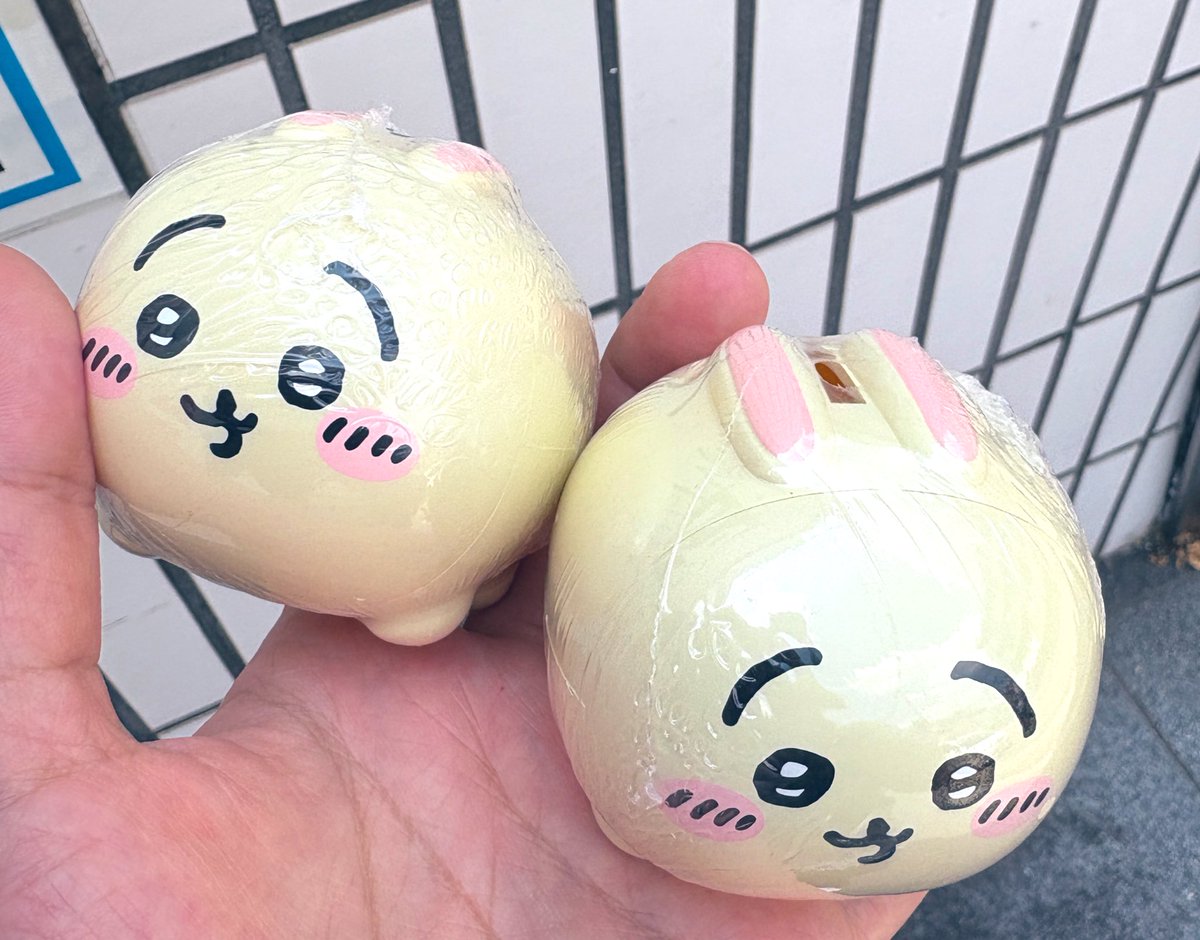ちいかわ貯金箱うさぎ連続wwwまあうさぎも好きだけどwくりまんじゅう出るまでひたすら回すか諦めるか迷ってる