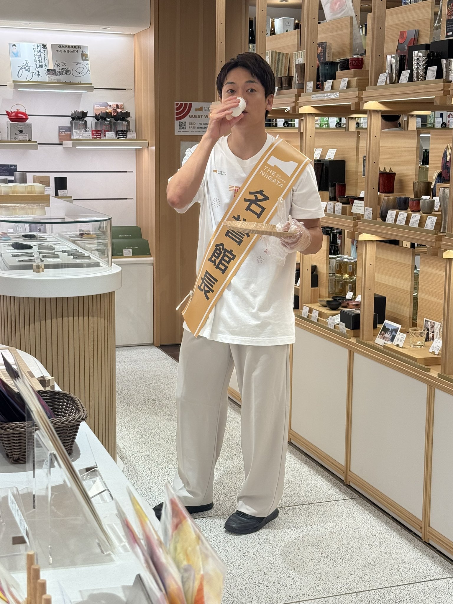 オフィスにの本店 弊社のタレントがあまり使い方がわかっていない紐　二宮和也 二宮和也 弊社のタレントがあまり使い方がわかっていない紐